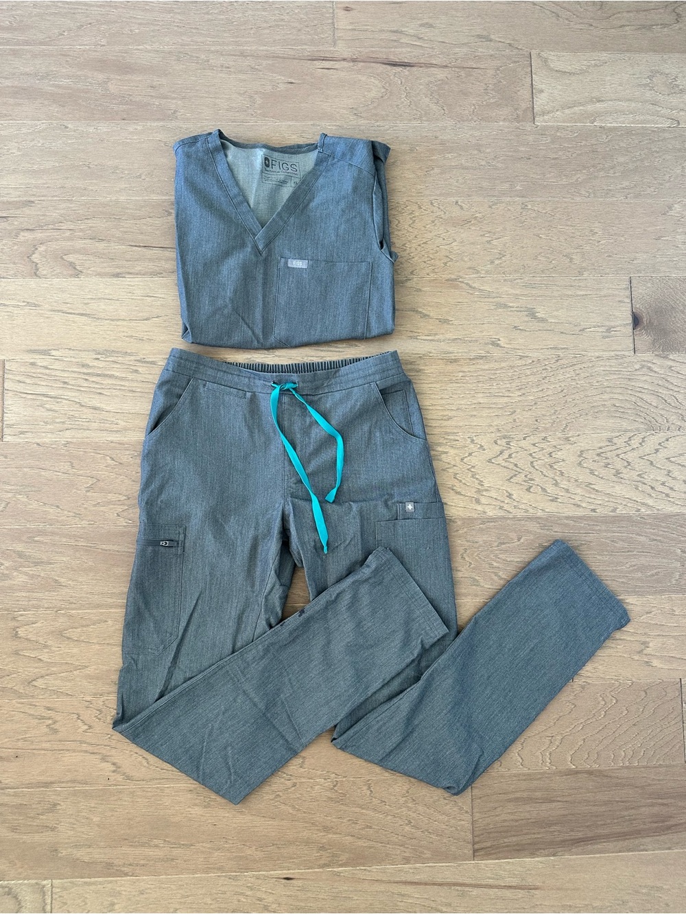 Figs Women's Heather Gray Scrub Set with Teal Drawstring